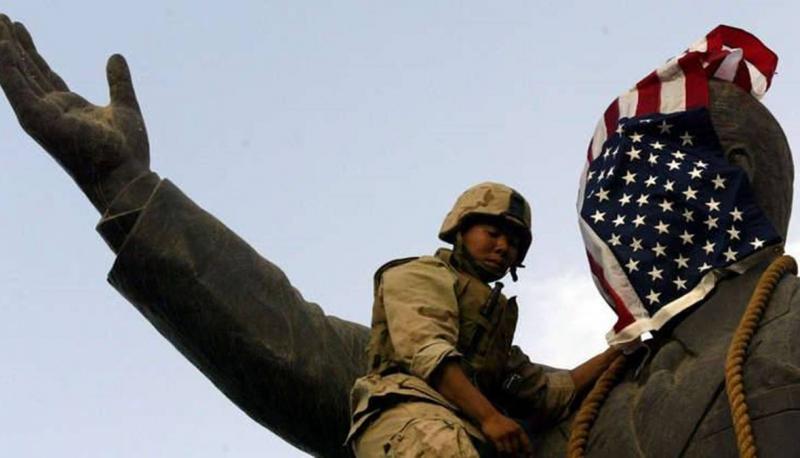 بعد 21 عاما.. ما مصير العلم الأميركي الذي غطى وجه تمثال صدام حسين؟