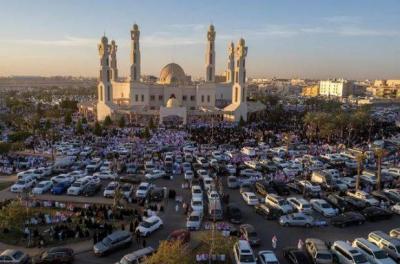 فرحة العيد تغمر السعودية.. توزيع هدايا وفعاليات ترفيهية للأطفال