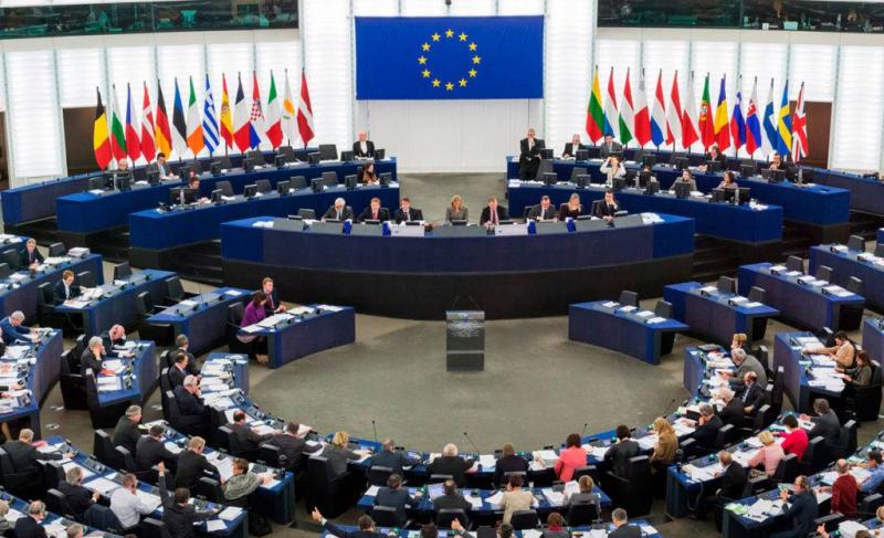 البرلمان الأوروبي يوافق على قواعد لمنع واردات الغاز المسال الروسي