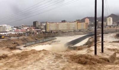 سيول وفيضانات وانهيارات أرضية تضرب حضرموت باليمن (فيديو)