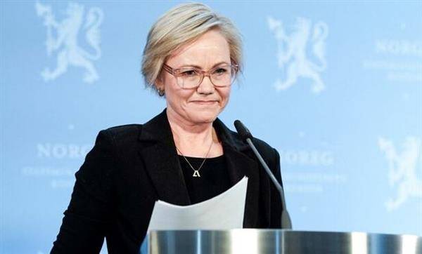 بعد اتهامها بالسرقة.. وزيرة الصحة النرويجية تستقيل!