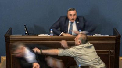بالفيديو- شجار وضرب داخل برلمان جورجيا