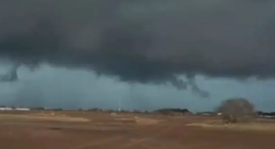 السماء أظلمت في سلطنة عمان.. ومروحيات عسكرية تتدخل (فيديو)