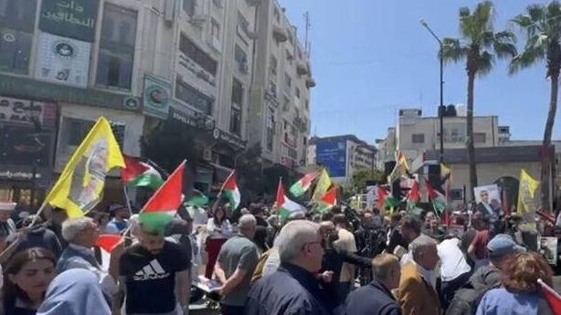 مسيرات في رام الله أحياء ليوم الأسير الفلسطيني (فيديو)