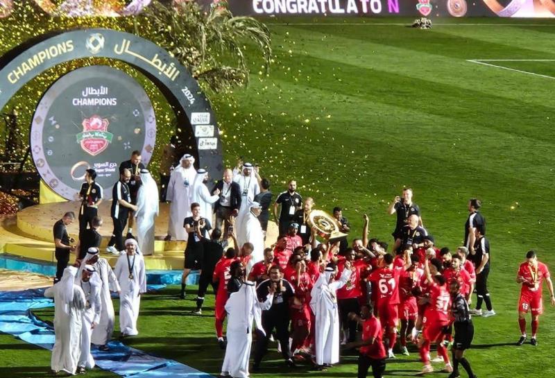 شباب الأهلي بطلًا لدرع السوبر الإماراتي القطري (صور)