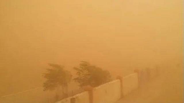 منخفض صحراوي يدفع الحكومة الليبية لإعلان عطلة رسمية