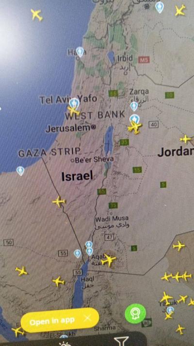 موقع رصد: من الملاحظ خلو سماء اسرائيل والاردن من الطائرات منذ ساعتين