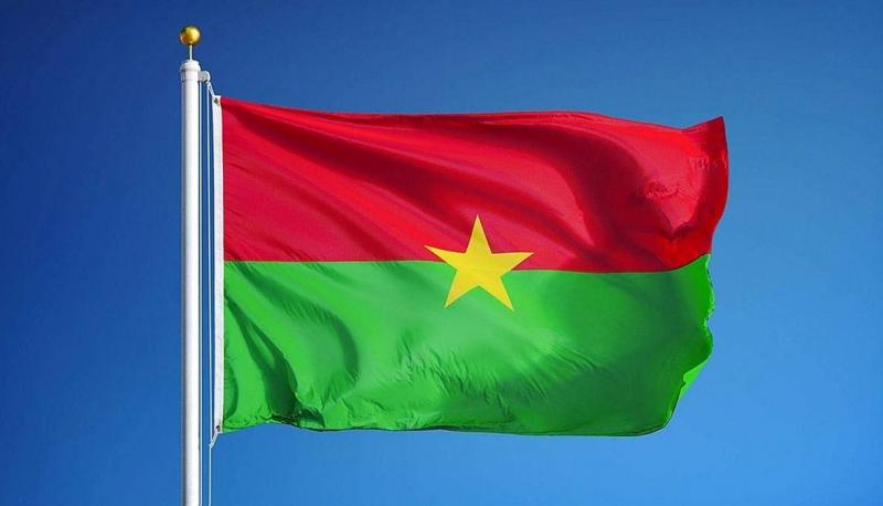 بوركينا فاسو تعلق عمل وسائل إعلام أجنبية