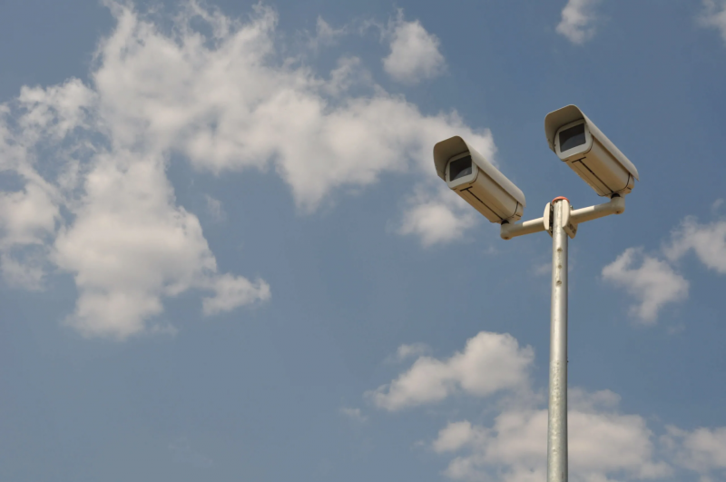 بريطانيا: استكمال إزالة أدوات مراقبة صينية الصنع من مواقع حساسة