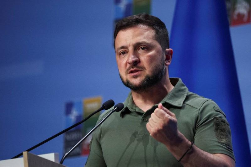 زيلينسكي: لتزويد أوكرانيا بدفاعات جوية وأسلحة