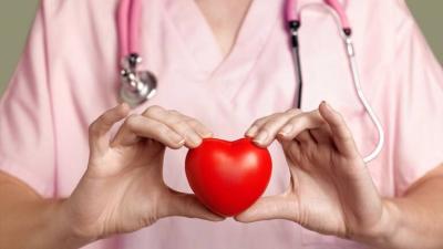 هل تؤثر صحة قلب المرأة على الإدراك في منتصف العمر؟