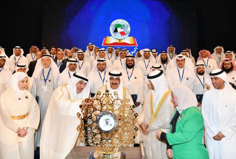 الأمير كرَّم 330 معلماً متميزاً.. و50 مدرسة
