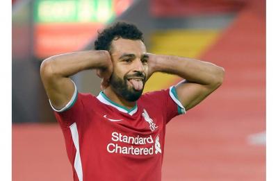 أسطورة ليفربول يفتح النار: صلاح 