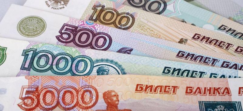 روسيا تمدد قرارا يفرض على الشركات تحويل إيراداتها إلى الروبل