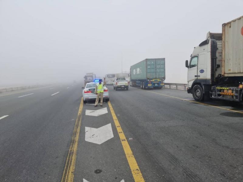 شرطة دبي تدعو السائقين إلى توخي الحيطة في الحالات الجوية غير الاعتيادية
