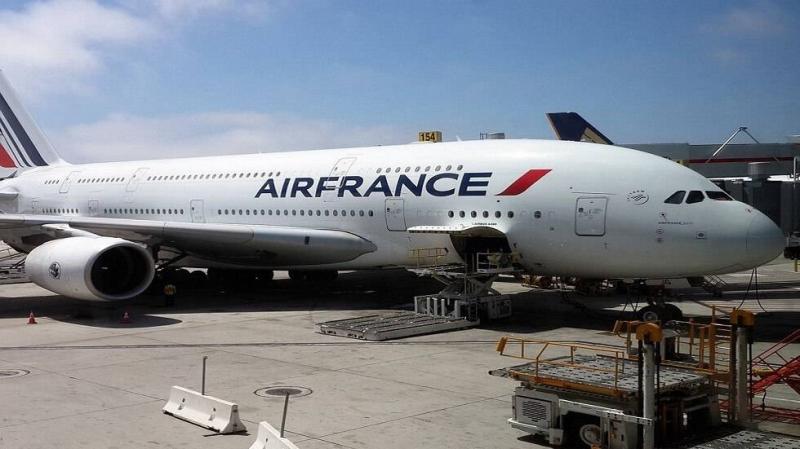 طائرة الخطوط الفرنسية تهبط اضطراريا في مطار باكو الدولي