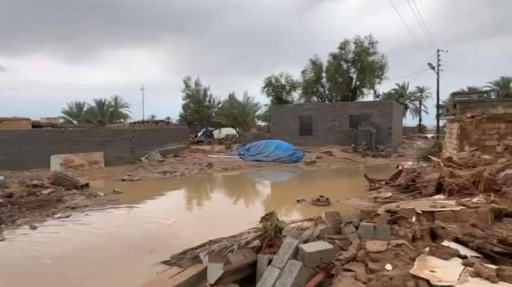 العراق.. أمطار غزيرة تغرق سوقًا وتجرف بيوتًا (فيديو)