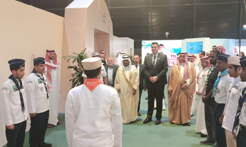 الحاج حسن يجول في معرض أسبوع البيئة والزراعة 2024 في الرياض