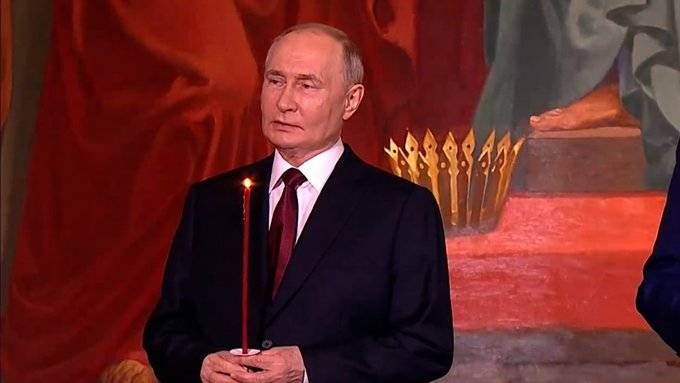 بالفيديو- بوتين يحضر قداس عيد القيامة