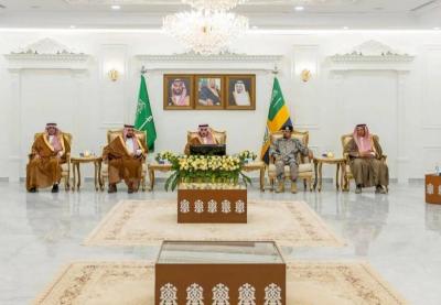 السعودية.. أمير منطقة الجوف يزور قيادة حرس الحدود