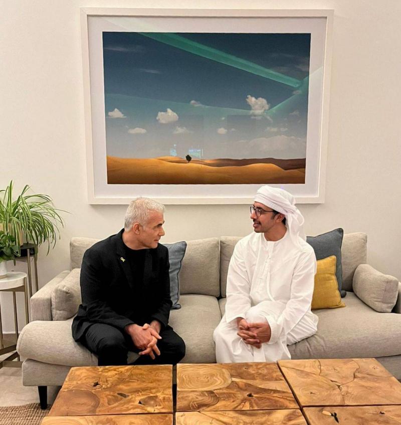 وزير الخارجية الإماراتي يبحث مع لابيد أخر مستجدات المنطقة