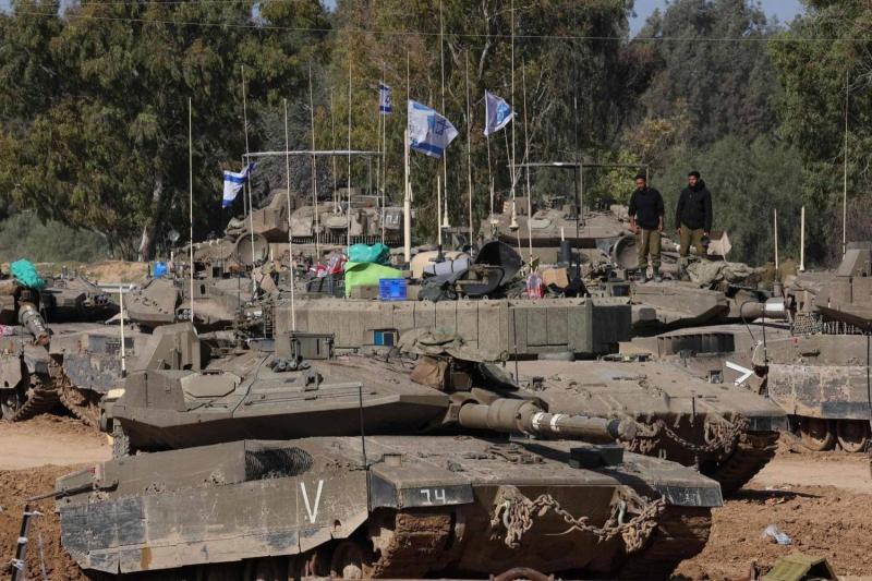 بعد انهيار محادثات القاهرة.. إسرائيل تحشد قواتها قرب رفح