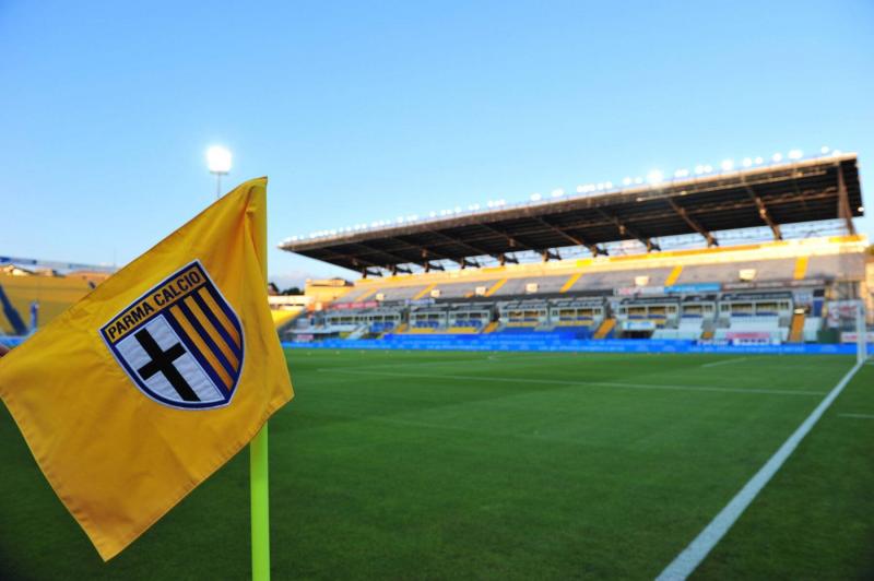 صعود بارما وكومو إلى دوري الدرجة الأولى الإيطالي للقدم