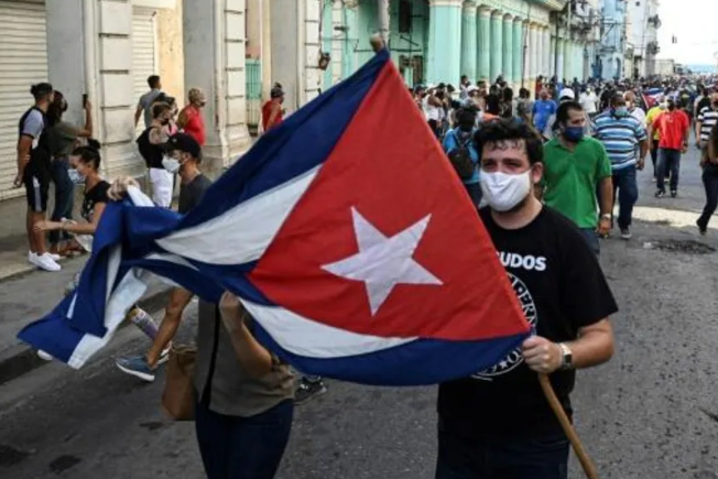واشنطن تفرض عقوبات على مسؤولَين كوبيين رفيعين ووحدة عسكرية على خلفية قمع الاحتجاجات