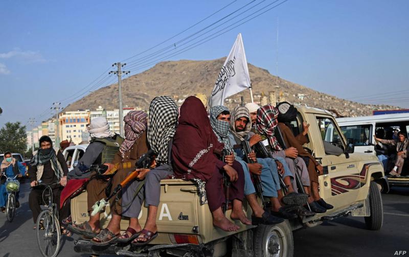 طالبان: ننتظر الإشارة الأخيرة من الأمريكيين لنتولى السيطرة الكاملة على مطار كابول
