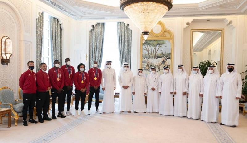 أمير قطر يستقبل أبطال قطر في أولمبياد طوكيو 2020