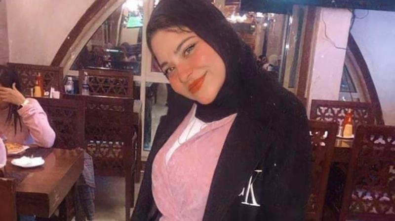 واقعة مؤلمة..كادت تقتل ابنتها بسيارتها عقاباً على خلعها الحجاب