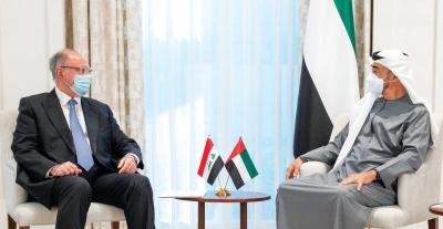 الشيخ محمد بن زايد يتسلم دعوة الكاظمي لقمة دول جوار العراق