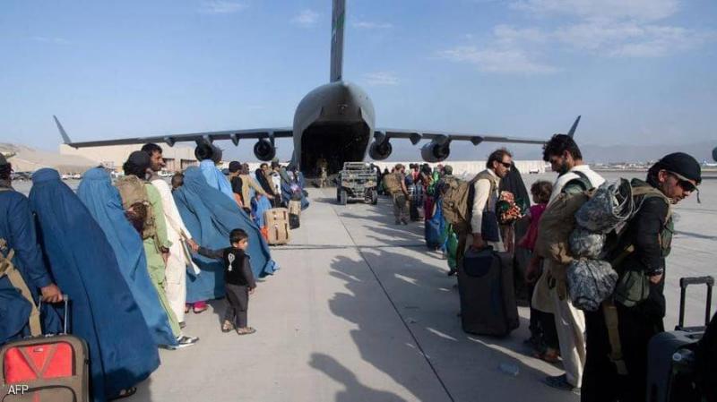 واشنطن تطالب مواطنيها بمغادرة محيط مطار كابول 