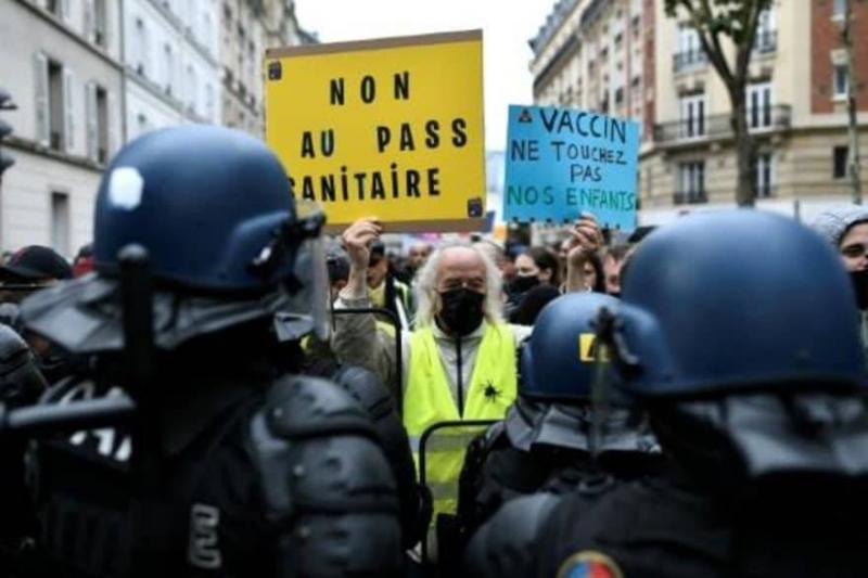 تظاهرات رافضة للتصريح الصحي في فرنسا في يوم السبت الخامس على التوالي