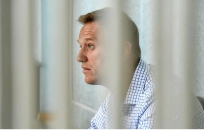 المعارض الروسي نافالني يجري مقابلته الصحافية الأولى من السجن