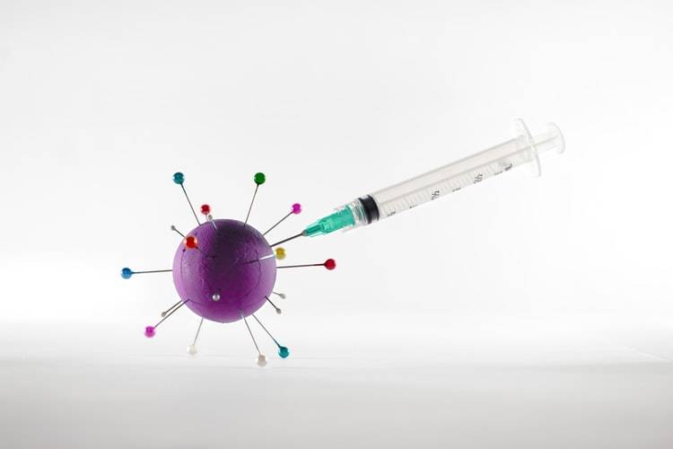 متى يتلقى متعافي كورونا اللقاح؟ أجوبة هامة من الصحة العالمية