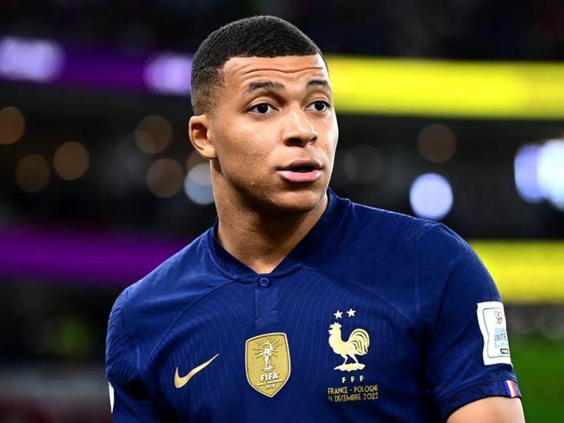 5 نجوم من الدوري الإنكليزي لتعويض رحيل مبابي عن باريس سان جيرمان