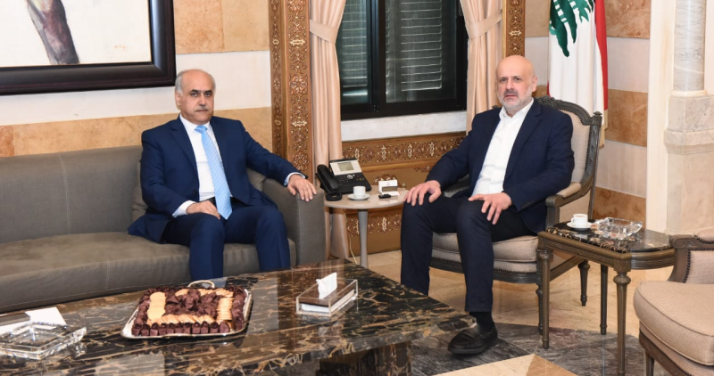 مولوي عرض مع أبو الحسن شؤوناً تتعلّق بالمتن الأعلى