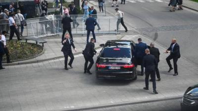 بالفيديو.. إصابة رئيس وزراء سلوفاكيا بطلق ناري!