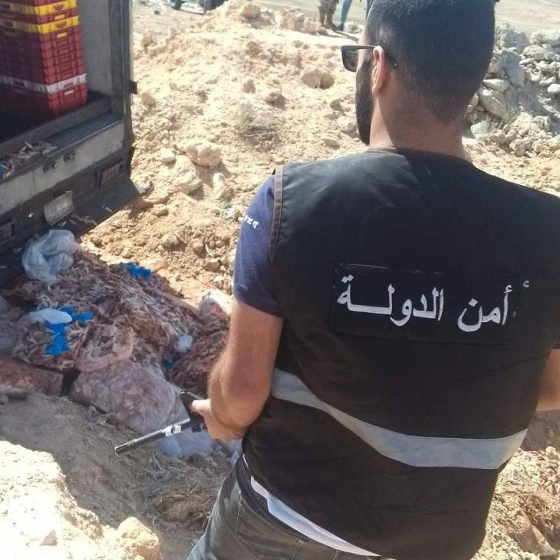 تلف شاحنتَين محملتين ببقايا عضوية للحيوانات في بعلبك- الهرمل