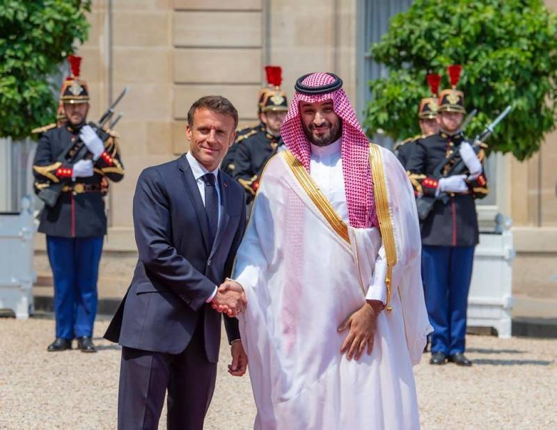 تطورات غزة وأزمة لبنان بين ماكرون وبن سلمان