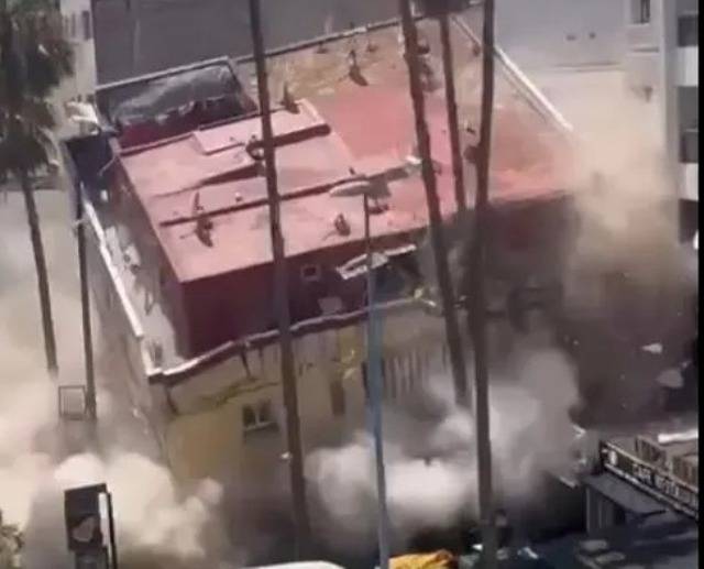 المغرب.. فيديو يوثّق لحظة انهيار مبنى سكني في الدار البيضاء
