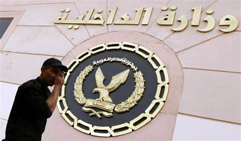 الداخلية المصرية تكشف تفاصيل التحرش بفتاة قفزت من سيارة بمصر