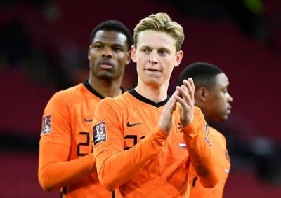 كومان يستدعي دي يونغ المصاب إلى تشكيلة هولندا لخوض نهائيات كأس أوروبا