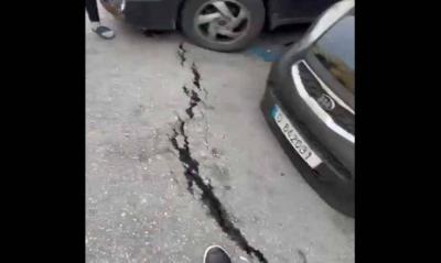 على طريق فرن الشباك.. تشققات وخفسة كبيرة