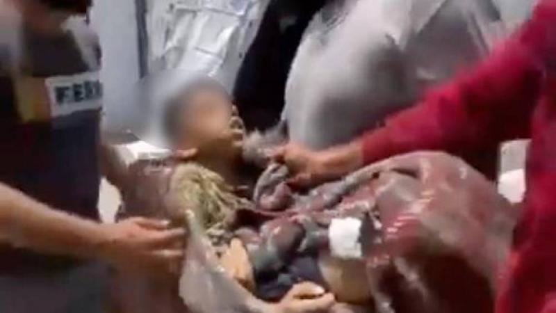 مشهد مؤلم.. طفل فلسطيني 