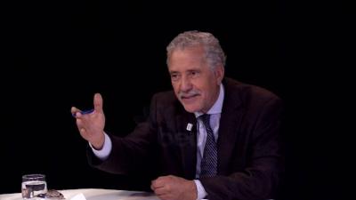سياسي جزائري شهير يعمل بائعا للخضار... وفيديو يثير الحسرة