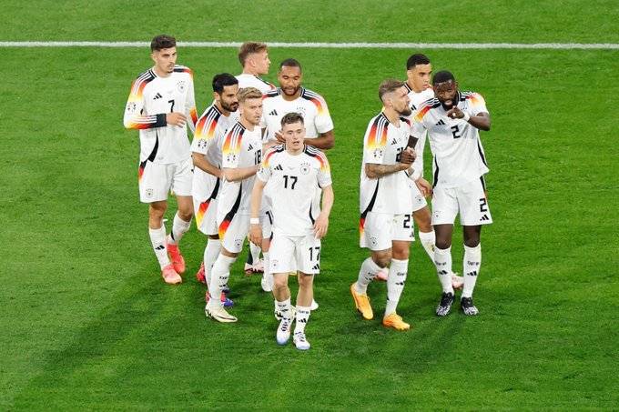 ألمانيا تقص شريط اليورو بخماسية