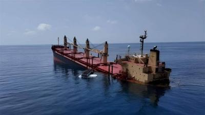 أنباء عن غرق سفينة استهدفها الحوثيون سابقاً