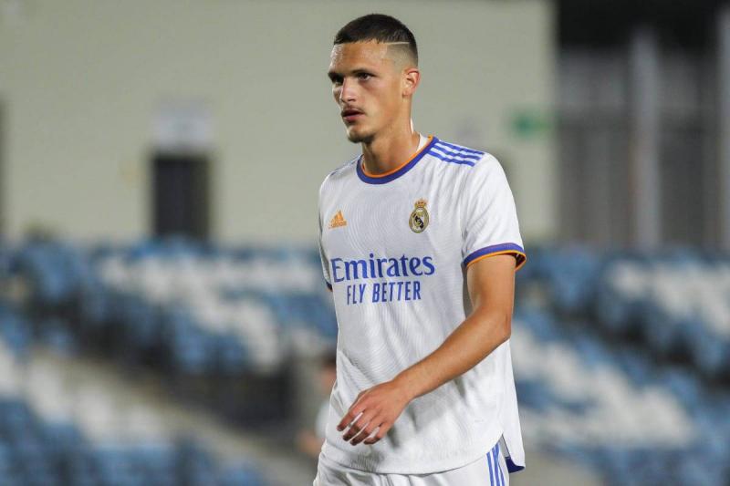 شروط غريبة في صفقة ريال مدريد ونابولي